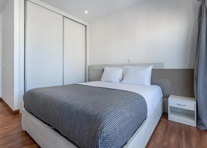Serene Blue 1 Bdr Flat With Balcony By Lovelystay