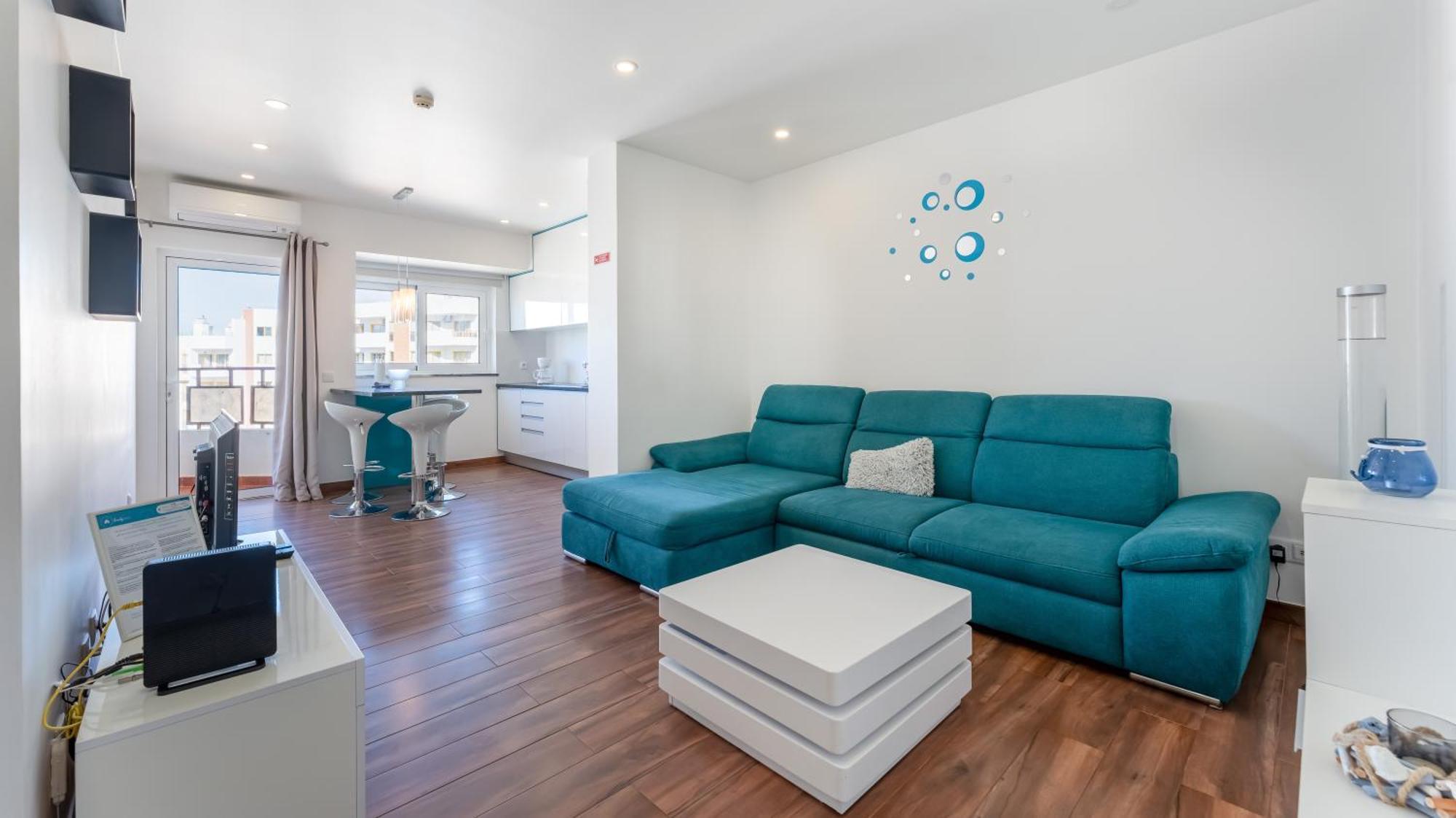Serene Blue 1 Bdr Flat With Balcony By Lovelystay *
