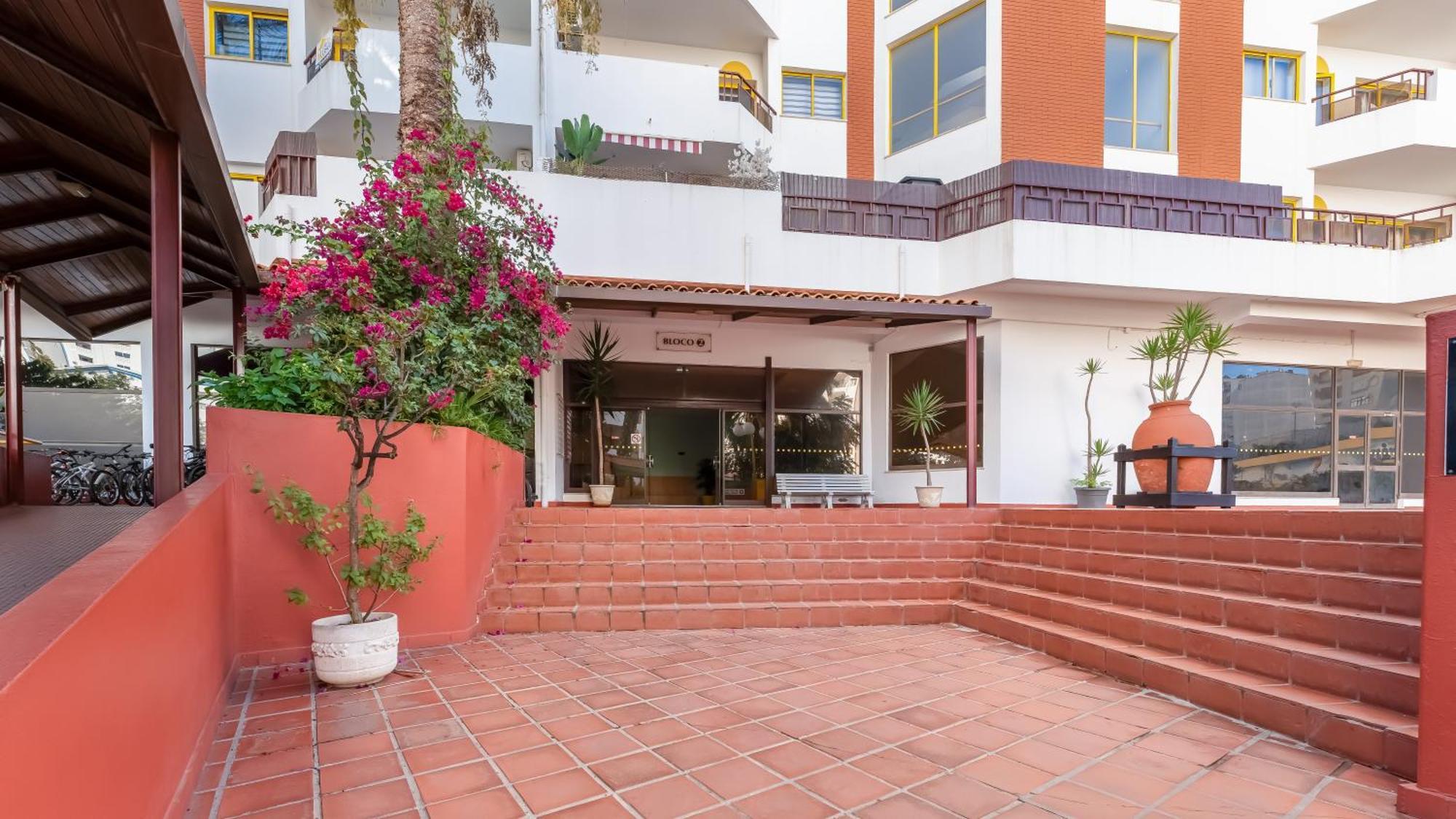 Serene Blue 1 Bdr Flat With Balcony By Lovelystay *
