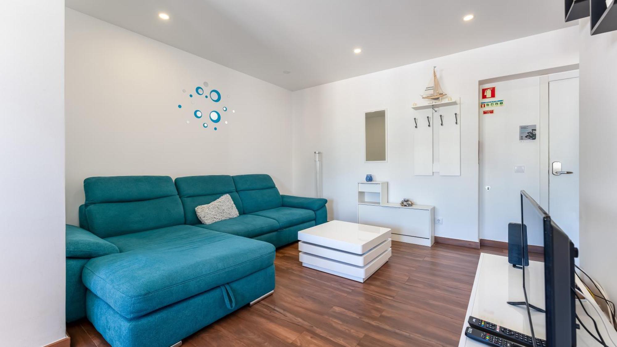 Serene Blue 1 Bdr Flat With Balcony By Lovelystay Apartment